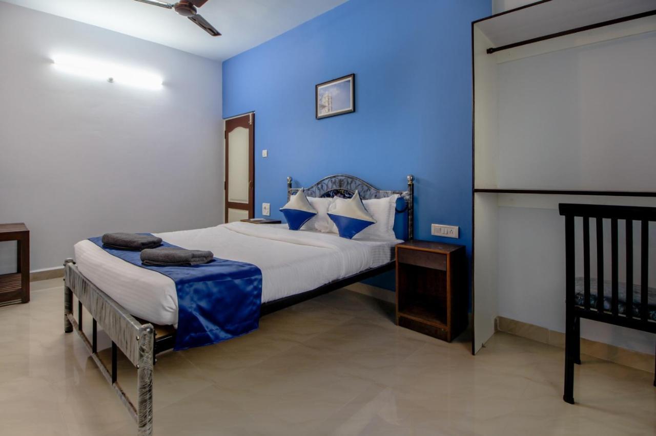 Monteiro Towers Hotel Candolim Bagian luar foto