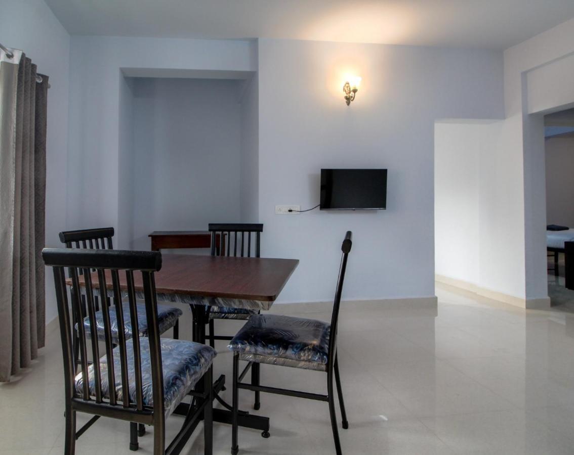 Monteiro Towers Hotel Candolim Bagian luar foto